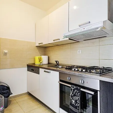 Modern In Peaceful Area - Apartman *