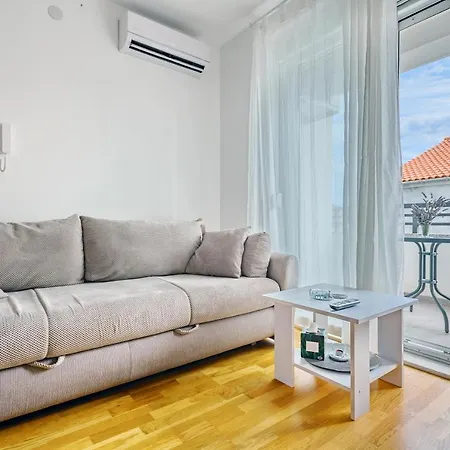 Modern In Peaceful Area - Apartman Zadar