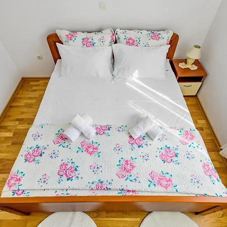 Modern In Peaceful Area -