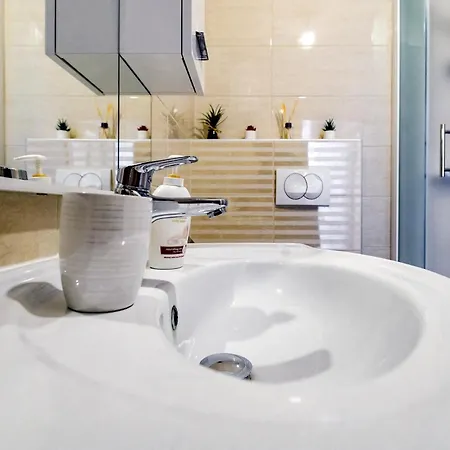 Modern In Peaceful Area - * 자다르