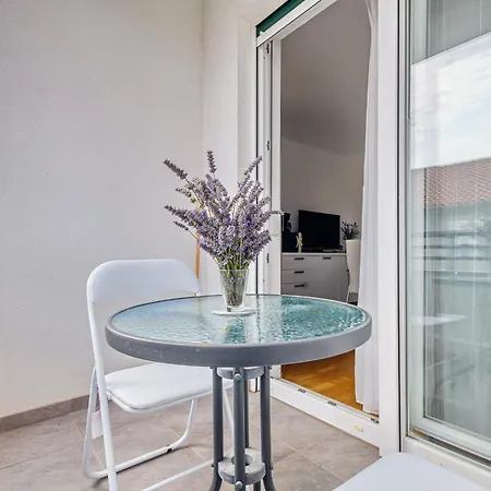 아파트 Modern In Peaceful Area -