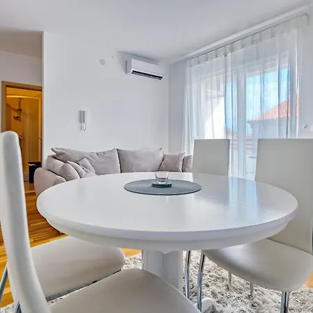 아파트 Modern In Peaceful Area - 자다르